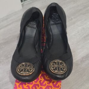 Tory Burch Caroline Black Leather Ballet Flats with Gold Logo Medallions Sz 8.5